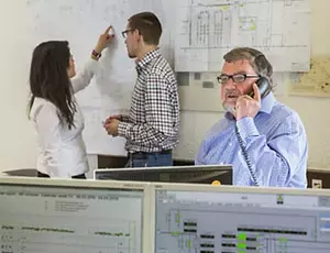 Remote-Service: Veolia-Experte im Telefongespräch mit dem Kunden